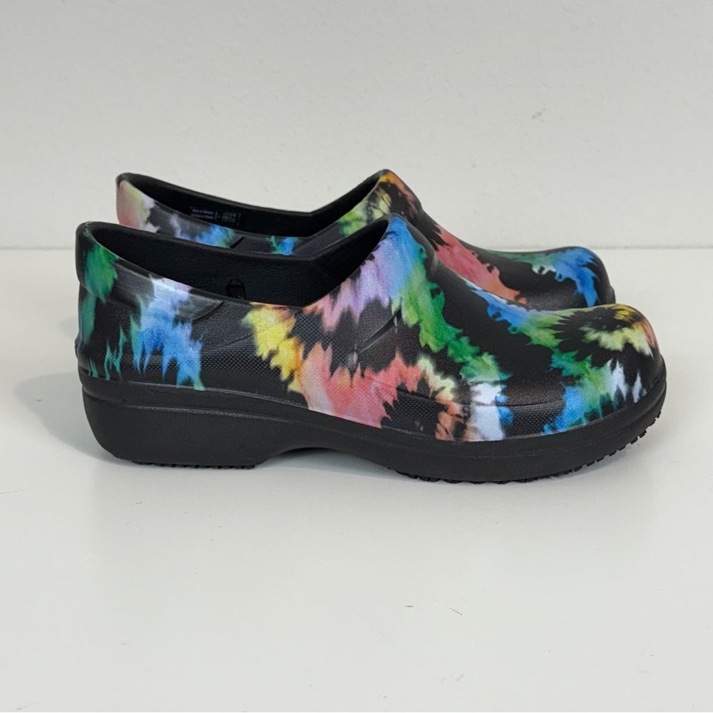 Crocs Neria Pro II Rainbow Clogs Women’s 7
